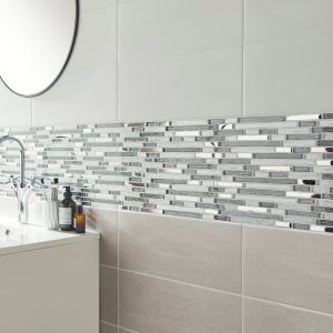 Salle de bains moderne dans les tons gris