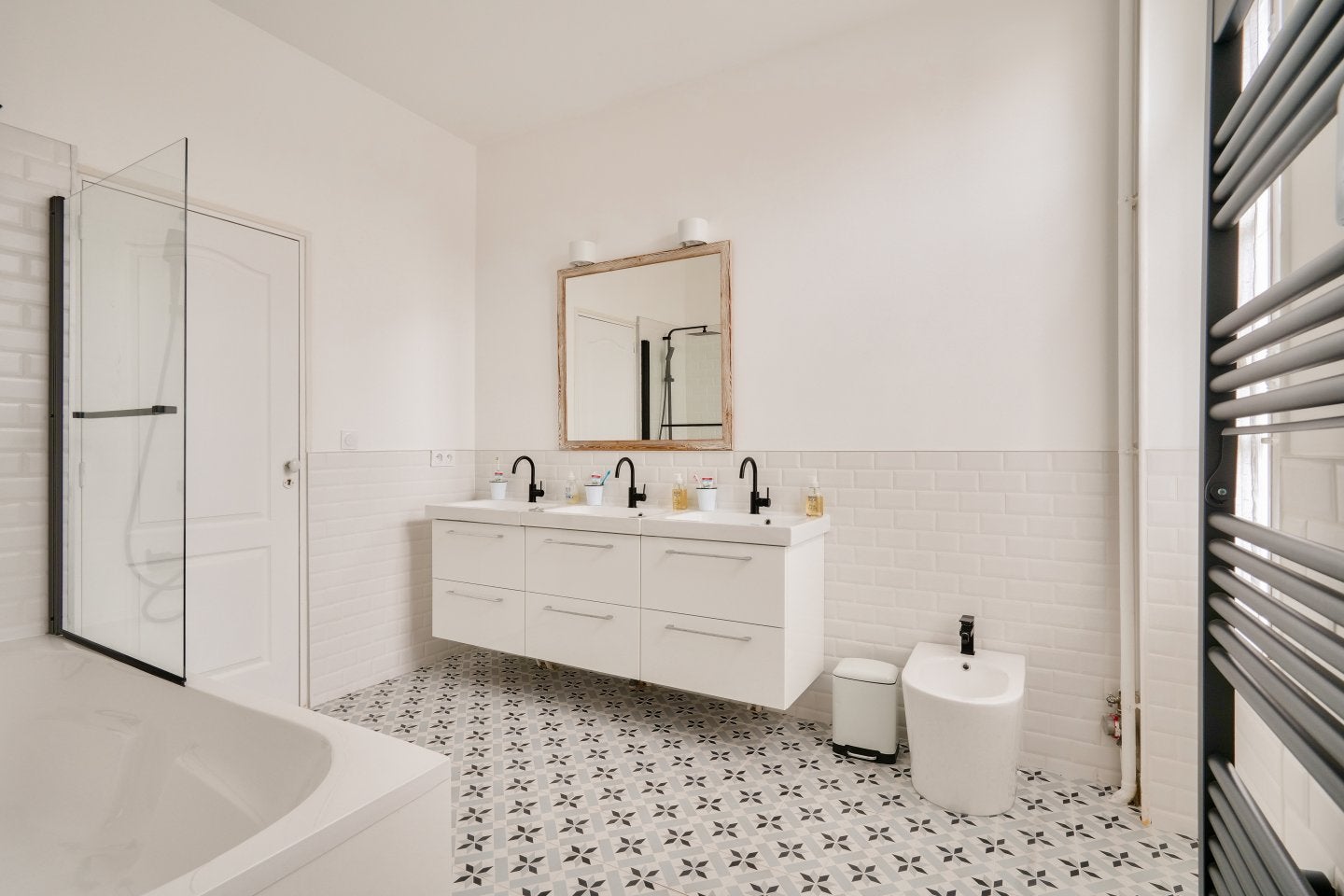 salle de bain blanche, apres renovation
